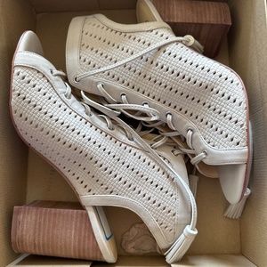 Jessica Simpson Pumps